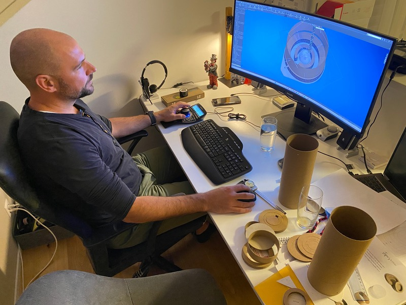 Konstruktion der Geschenkbombe am Computer